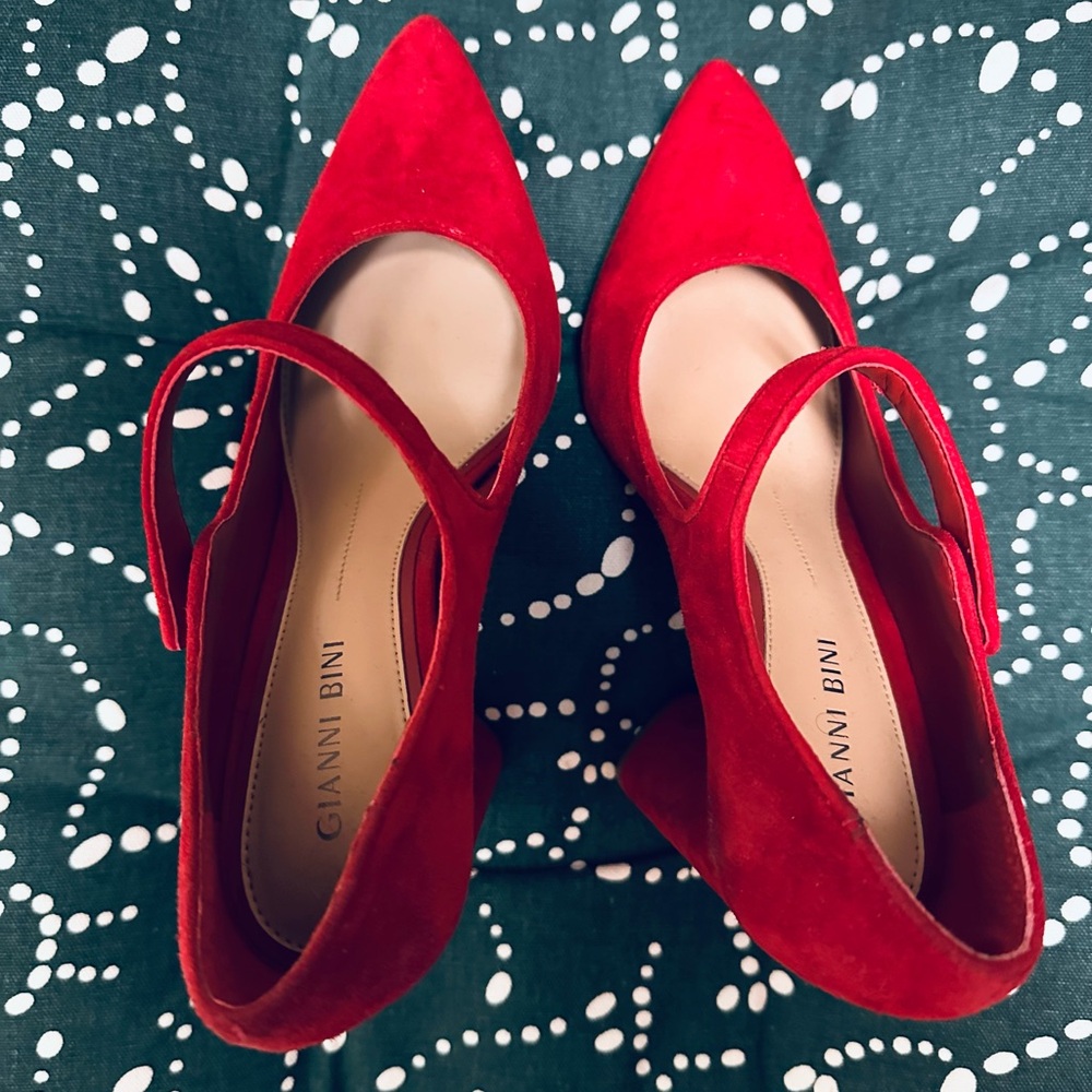 Gianni Bini Red Pumps